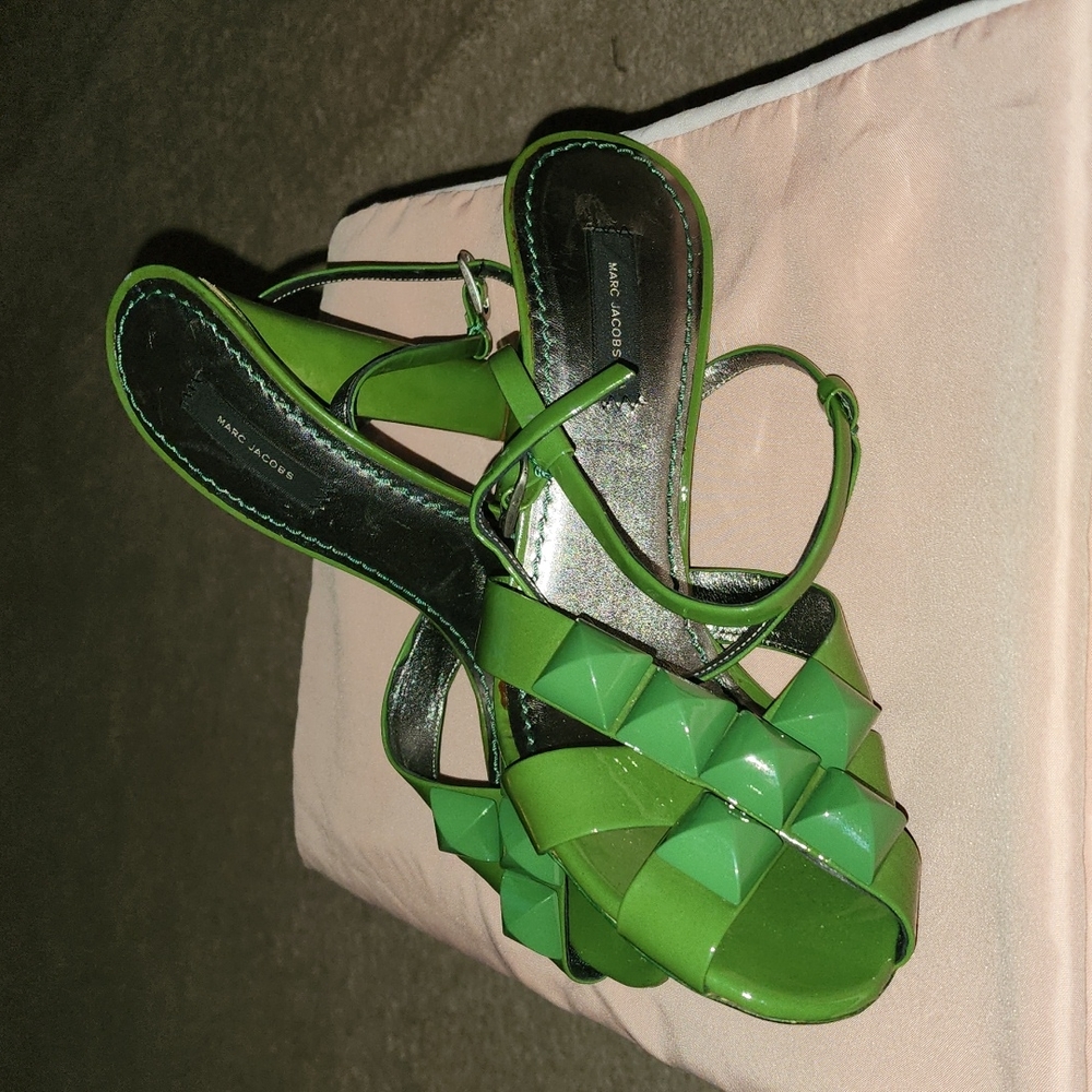 Marc Jacobs patent leather heels EU sz 39 equivalent to women's sz 7 1/2
